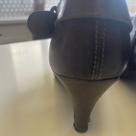 MJUS Women’s Leather Buckle Zip Up Ankle Boots. Size 39, (approx size US 7). - Picture 9 of 13